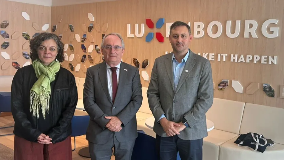 Blanca Blanco, Central America Project Manager, and Nicolás Liendo, International IDEA Programme Officer, with the Chargé d’Affaires of the Embassy of Luxembourg in Costa Rica, Mr Charles Schmidt.